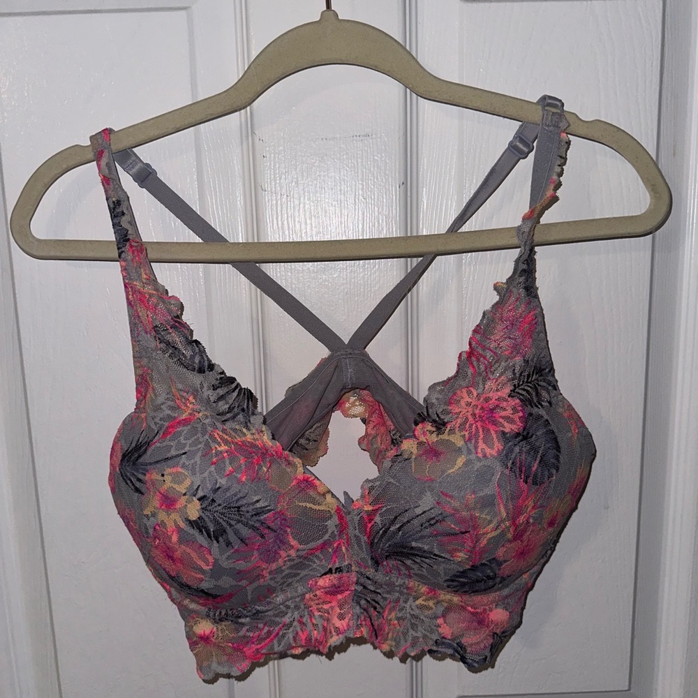 Victoria’s secret PINK racerback push-up bra in a floral pattern - Size L.